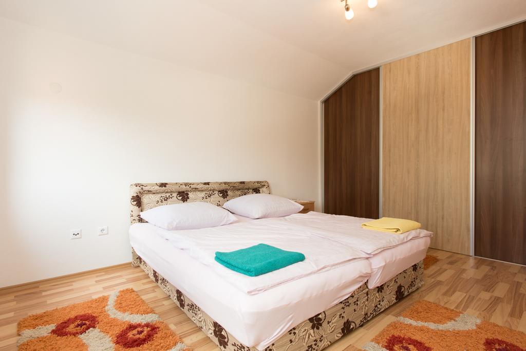 Em Apartment Sarajevo Rum bild