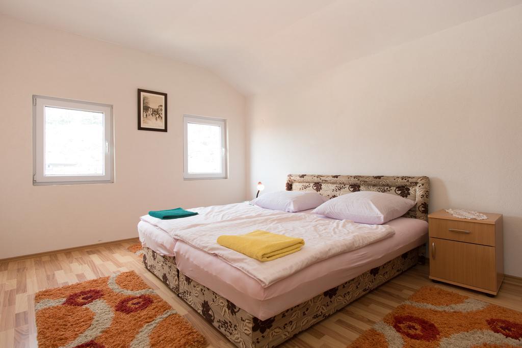 Em Apartment Sarajevo Rum bild